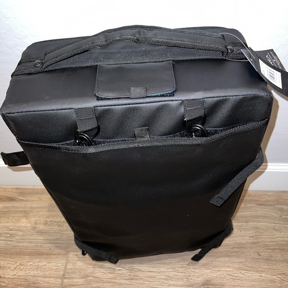 🔥 RVCA ZAK NOYLE CAMERA DUFFLE BAG 🔥 - Picture 12 of 14